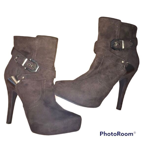 SUEDE 👢GUESS BOOTIES - Picture 1 of 7